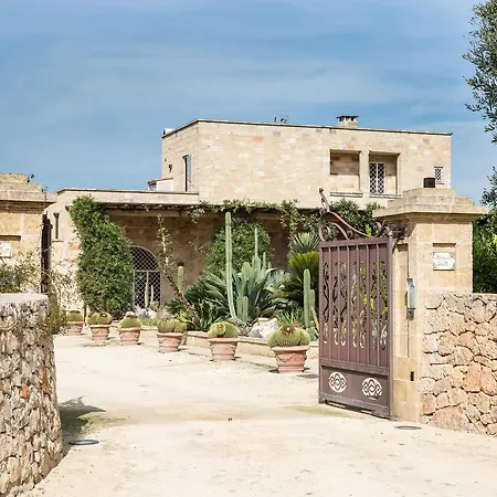 Bed & Breakfast Masseria Saietti 4*