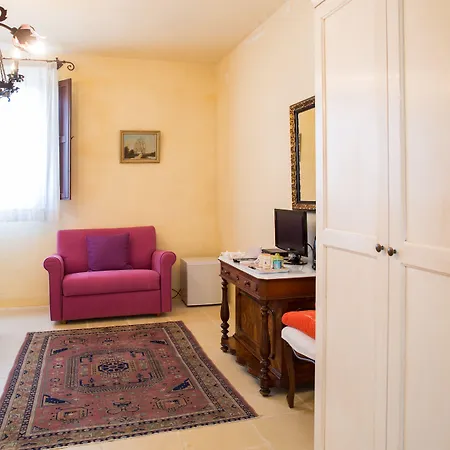 Oda ve Kahvaltı Masseria Saietti 4*